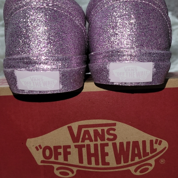 Vans - Picture 4 of 5